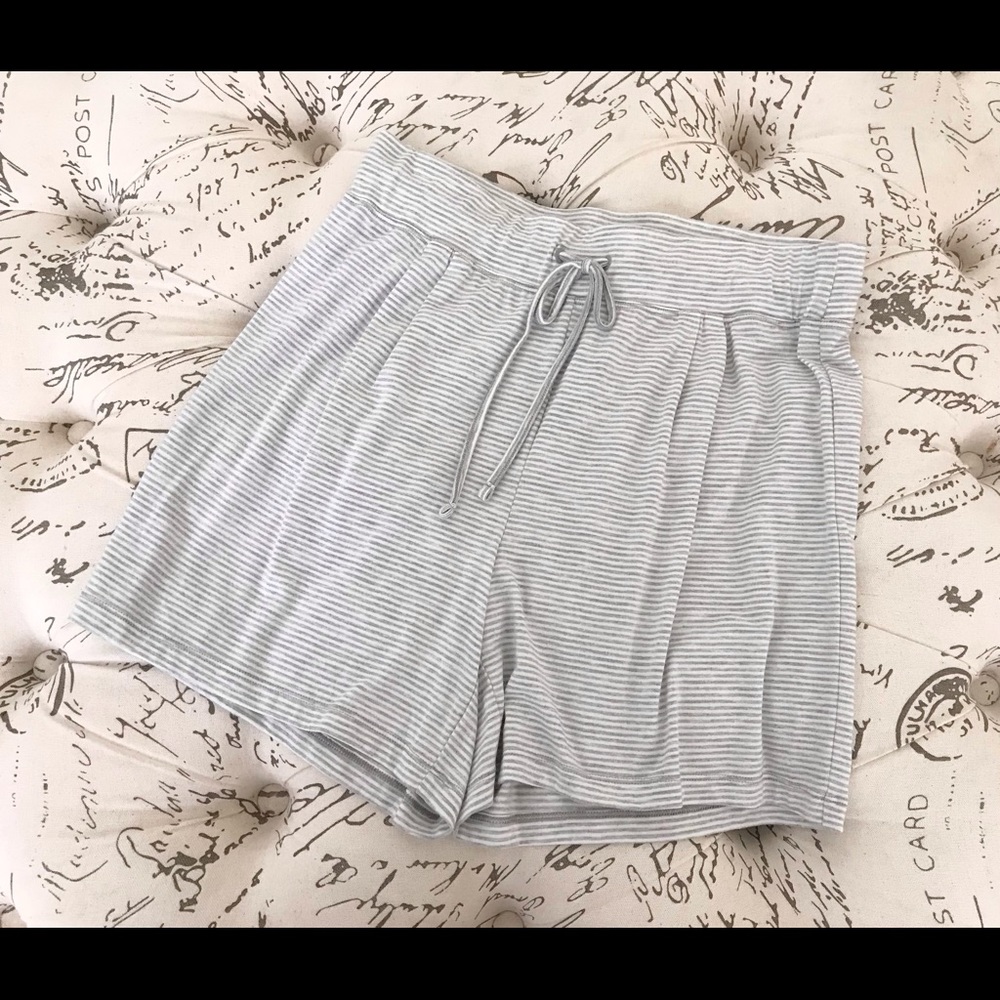 Talbots Gray Striped Elastic Waist Shorts Sz S